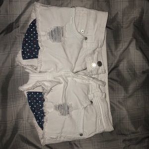 Denim shorts with long pockets